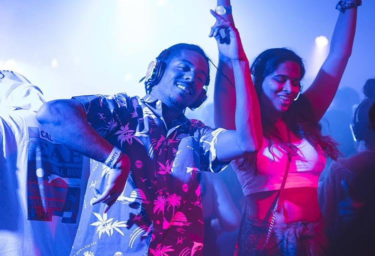 Tech House’un Ritminde: Starlis ile Elektronik Müziğin Derinlikleri